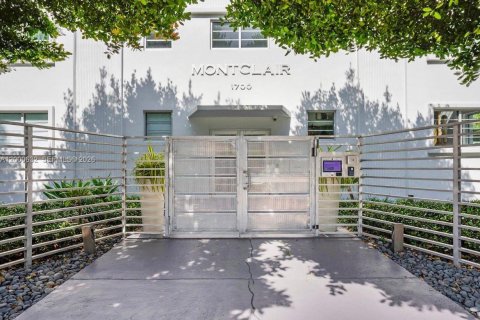 Condo in Miami Beach, Florida, 2 bedrooms  № 2065986 - photo 18