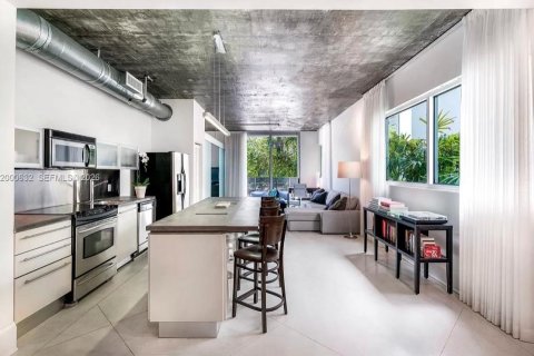 Condo in Miami Beach, Florida, 2 bedrooms  № 2065986 - photo 3