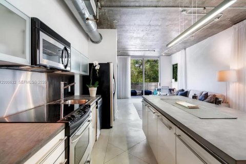 Condo in Miami Beach, Florida, 2 bedrooms  № 2065986 - photo 4