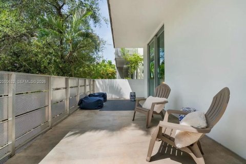 Condo in Miami Beach, Florida, 2 bedrooms  № 2065986 - photo 15