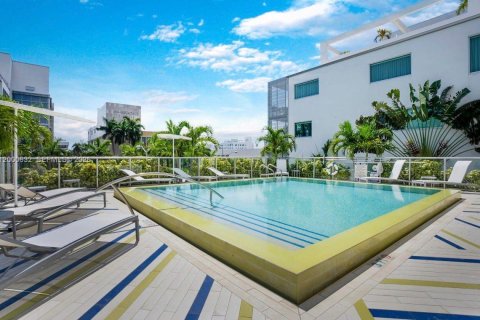 Condo in Miami Beach, Florida, 2 bedrooms  № 2065986 - photo 19