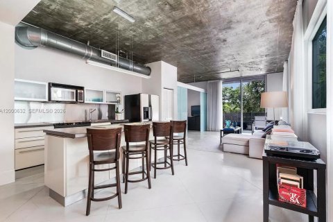 Condo in Miami Beach, Florida, 2 bedrooms  № 2065986 - photo 2