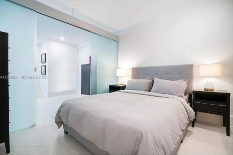 Condo in Miami Beach, Florida, 2 bedrooms  № 2065986 - photo 10