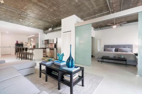 Condo in Miami Beach, Florida, 2 bedrooms  № 2065986 - photo 8