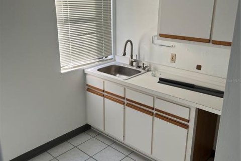 Immobilier commercial à louer à Gainesville, Floride: 110.55 m2 № 1900773 - photo 2