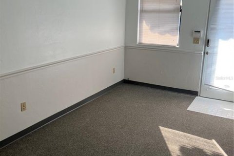 Propiedad comercial en alquiler en Gainesville, Florida, 110.55 m2 № 1900773 - foto 4