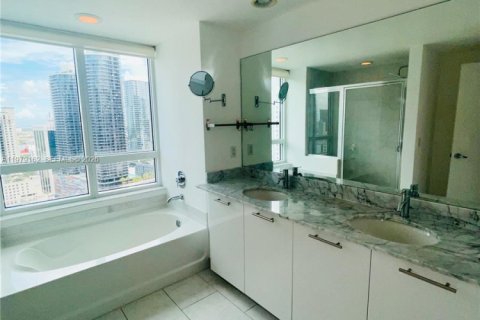 Copropriété à louer à Miami, Floride: 2 chambres, 119.75 m2 № 2046010 - photo 11