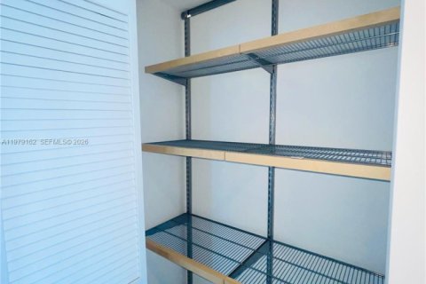 Copropriété à louer à Miami, Floride: 2 chambres, 119.75 m2 № 2046010 - photo 19