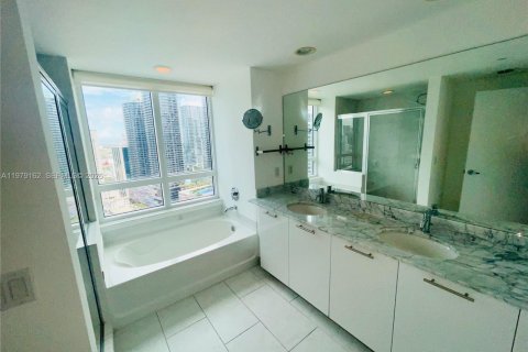 Copropriété à louer à Miami, Floride: 2 chambres, 119.75 m2 № 2046010 - photo 12
