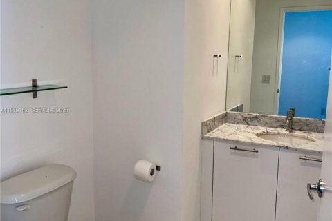 Copropriété à louer à Miami, Floride: 2 chambres, 119.75 m2 № 2046010 - photo 3