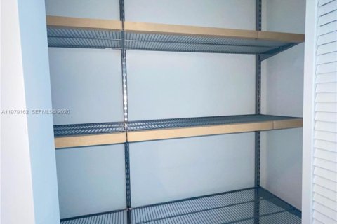 Copropriété à louer à Miami, Floride: 2 chambres, 119.75 m2 № 2046010 - photo 18