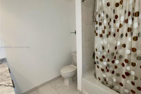 Copropriété à louer à Miami, Floride: 2 chambres, 119.75 m2 № 2046010 - photo 16