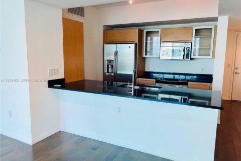 Copropriété à louer à Miami, Floride: 2 chambres, 119.75 m2 № 2046010 - photo 2