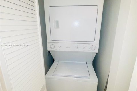 Copropriété à louer à Miami, Floride: 2 chambres, 119.75 m2 № 2046010 - photo 25