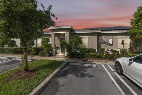 Villa ou maison à louer à Florida City, Floride: 3 chambres, 122.17 m2 № 1944595 - photo 11