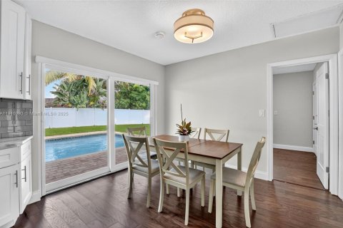 House in Boca Raton, Florida 4 bedrooms, 199.93 sq.m. № 2013239 - photo 16