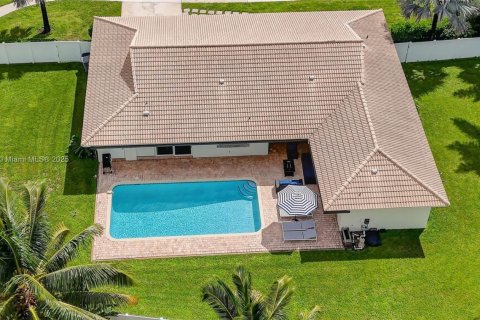 House in Boca Raton, Florida 4 bedrooms, 199.93 sq.m. № 2013239