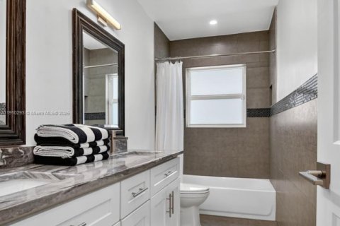 House in Boca Raton, Florida 4 bedrooms, 199.93 sq.m. № 2013239 - photo 22