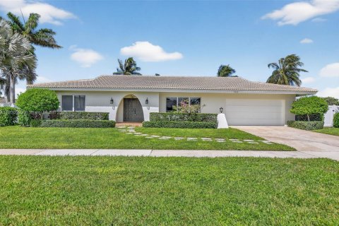 House in Boca Raton, Florida 4 bedrooms, 199.93 sq.m. № 2013239 - photo 2