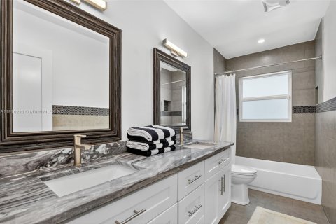 House in Boca Raton, Florida 4 bedrooms, 199.93 sq.m. № 2013239 - photo 21