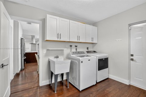 House in Boca Raton, Florida 4 bedrooms, 199.93 sq.m. № 2013239 - photo 18