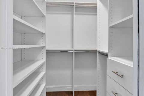 House in Boca Raton, Florida 4 bedrooms, 199.93 sq.m. № 2013239 - photo 23