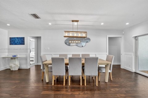 House in Boca Raton, Florida 4 bedrooms, 199.93 sq.m. № 2013239 - photo 9