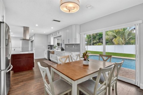 House in Boca Raton, Florida 4 bedrooms, 199.93 sq.m. № 2013239 - photo 17