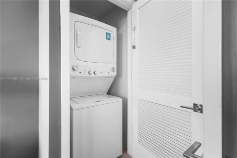 Купить кондоминиум в Майами, Флорида 1 спальня, 75.07м2, № 1959025 - фото 22