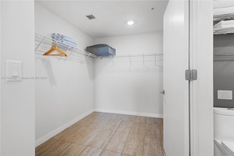 Купить кондоминиум в Майами, Флорида 1 спальня, 75.07м2, № 1959025 - фото 25