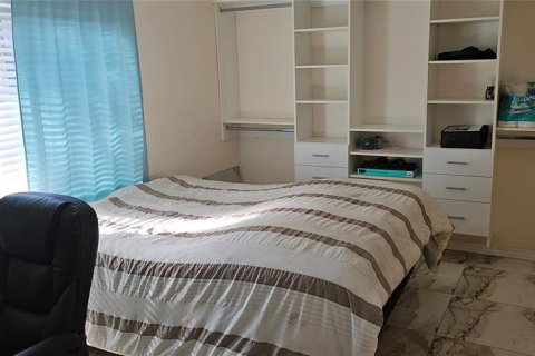 Condo in Clearwater, Florida, 1 bedroom  № 1806948 - photo 11