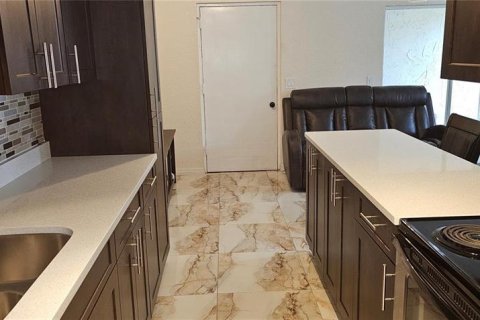 Condo in Clearwater, Florida, 1 bedroom  № 1806948 - photo 4