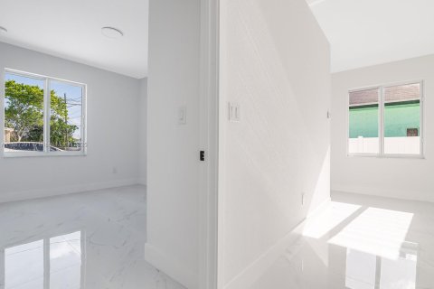 Casa en venta en Dania Beach, Florida, 3 dormitorios № 1933090 - foto 30