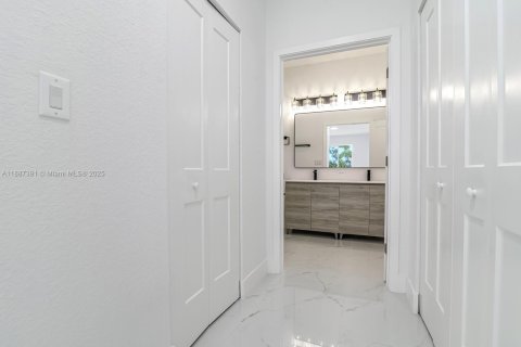 House in Dania Beach, Florida 3 bedrooms № 1933090 - photo 22