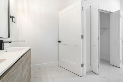 House in Dania Beach, Florida 3 bedrooms № 1933090 - photo 26