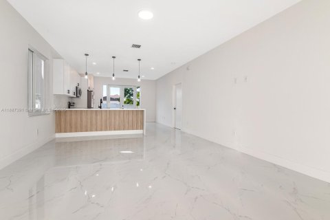 House in Dania Beach, Florida 3 bedrooms № 1933090 - photo 8