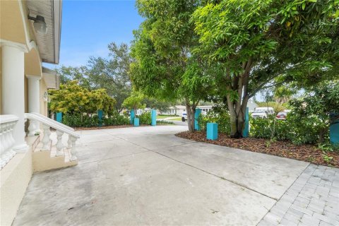 Villa ou maison à vendre à Saint Petersburg, Floride: 4 chambres, 183.39 m2 № 2232849 - photo 5
