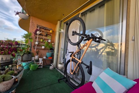 Condo in Miami, Florida, 1 bedroom  № 2060811 - photo 17