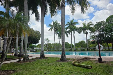 Condo in Miami, Florida, 1 bedroom  № 2060811 - photo 29