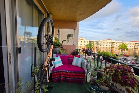 Condo in Miami, Florida, 1 bedroom  № 2060811 - photo 18