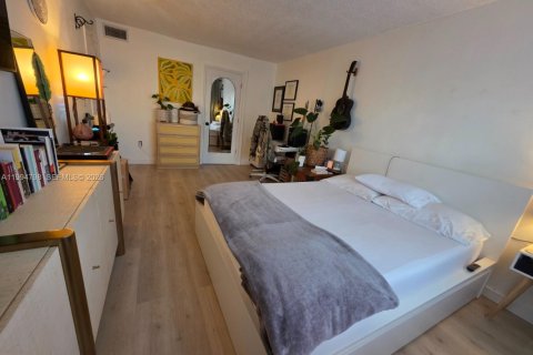 Condo in Miami, Florida, 1 bedroom  № 2060811 - photo 16
