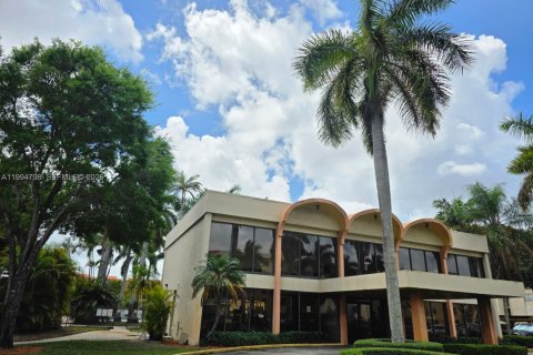 Condo in Miami, Florida, 1 bedroom  № 2060811 - photo 27