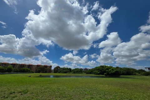 Condo in Miami, Florida, 1 bedroom  № 2060811 - photo 22