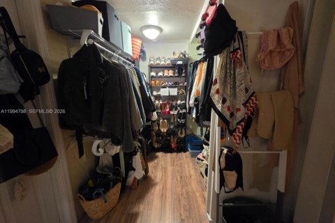 Condo in Miami, Florida, 1 bedroom  № 2060811 - photo 13