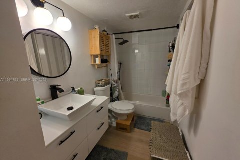 Condo in Miami, Florida, 1 bedroom  № 2060811 - photo 12