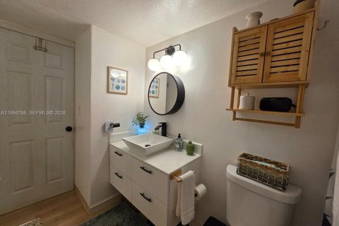 Condo in Miami, Florida, 1 bedroom  № 2060811 - photo 11