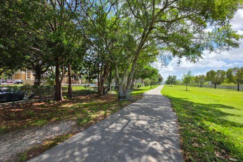 Condo in Miami, Florida, 1 bedroom  № 2060811 - photo 20