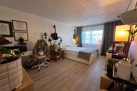 Condo in Miami, Florida, 1 bedroom  № 2060811 - photo 15