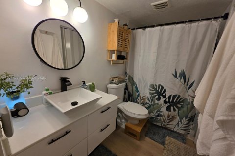Condo in Miami, Florida, 1 bedroom  № 2060811 - photo 10