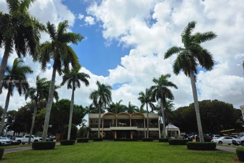 Condo in Miami, Florida, 1 bedroom  № 2060811 - photo 26
